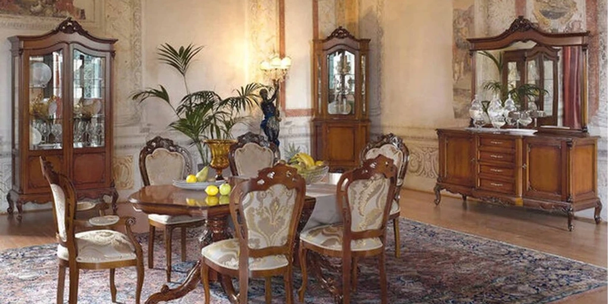 Esszimmer Verdi in antiker Kirschbaumfarbe. – Saoncella
